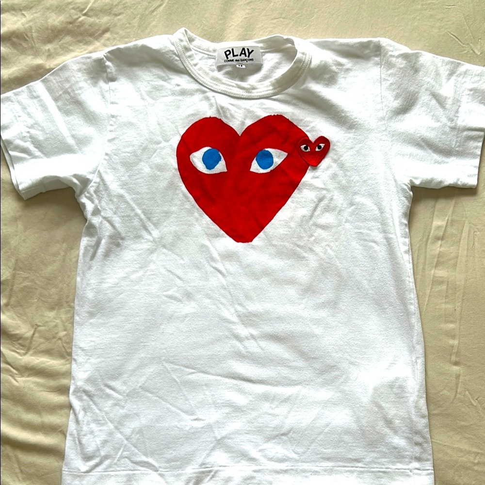 Women’s shirt heart logo